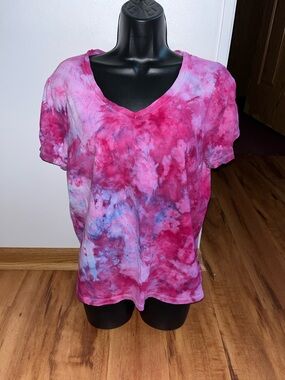 Time and Tru Pink and White Tie-Dye Short Sleeve Tee
